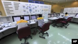 In this photo released by the International Iran Photo Agency, technicians work at the Bushehr nuclear power plant, outside the southern city of Bushehr, August 23, 2010.