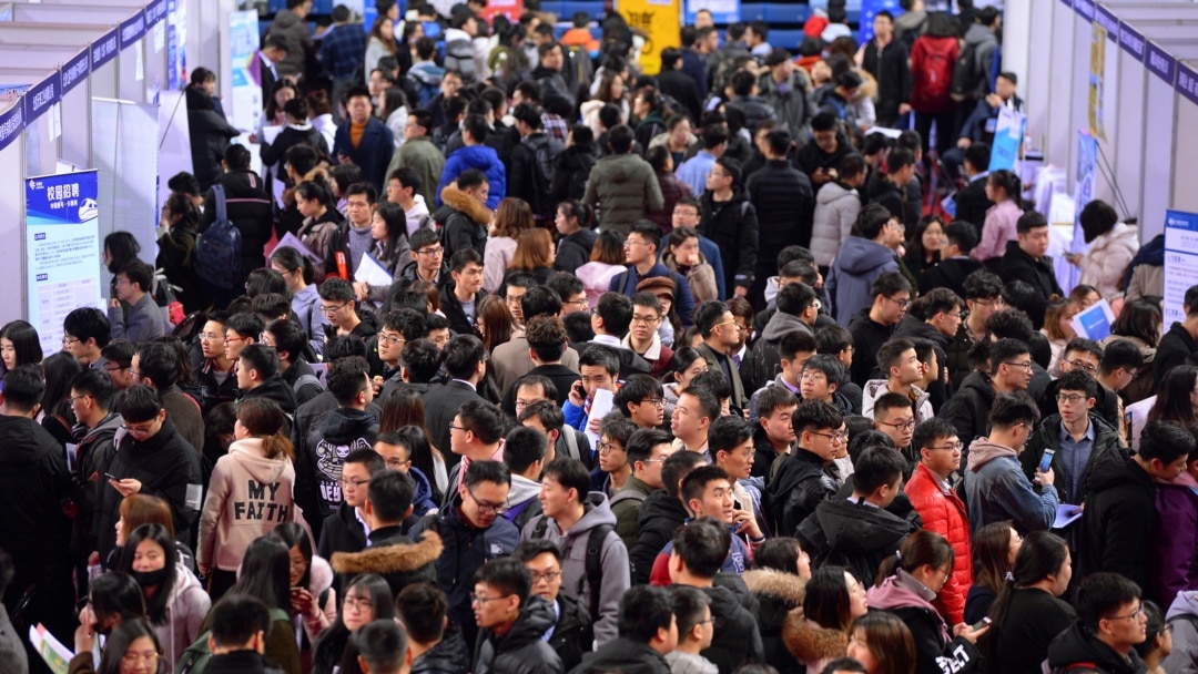 疫情之下中国大学生面临严峻就业形势