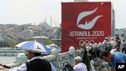 An advertising banner of Istanbul 2020, candidate city for the Olympics, is displayed on the Galata bridge in Istanbul, June 5, 2013. 