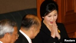 Bosh vazira Yingluk Shinavatra partiyasi parlamentda aksariyat o’rinlarni egallagan va qonun loyihalarini osonlikcha ma’qullab keladi.