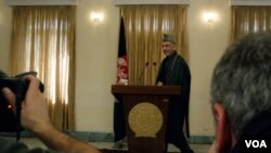 La comisión electoral canceló la votación y otorgó a Karzai otro mandato de cinco años.