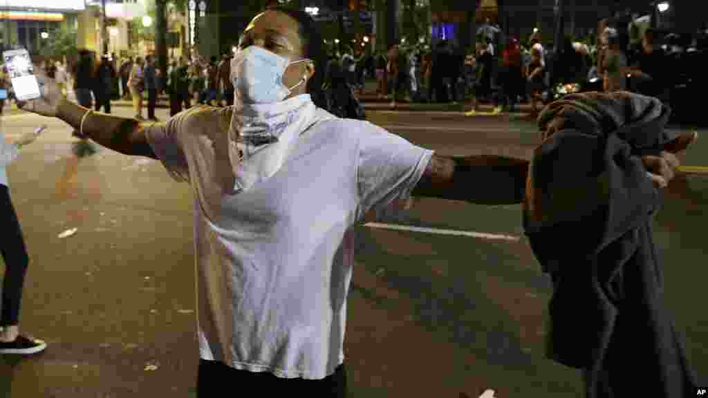 Les habitants du Caroline du Nord protestent une nouvelle fois à Charlotte, contre la mort de Keith Lamont Scott, le 21 septembre 2016.