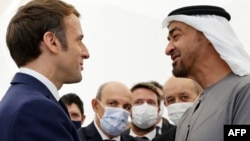 رئیس جمهوری فرانسه در جریان سفر به امارات متحده عربی