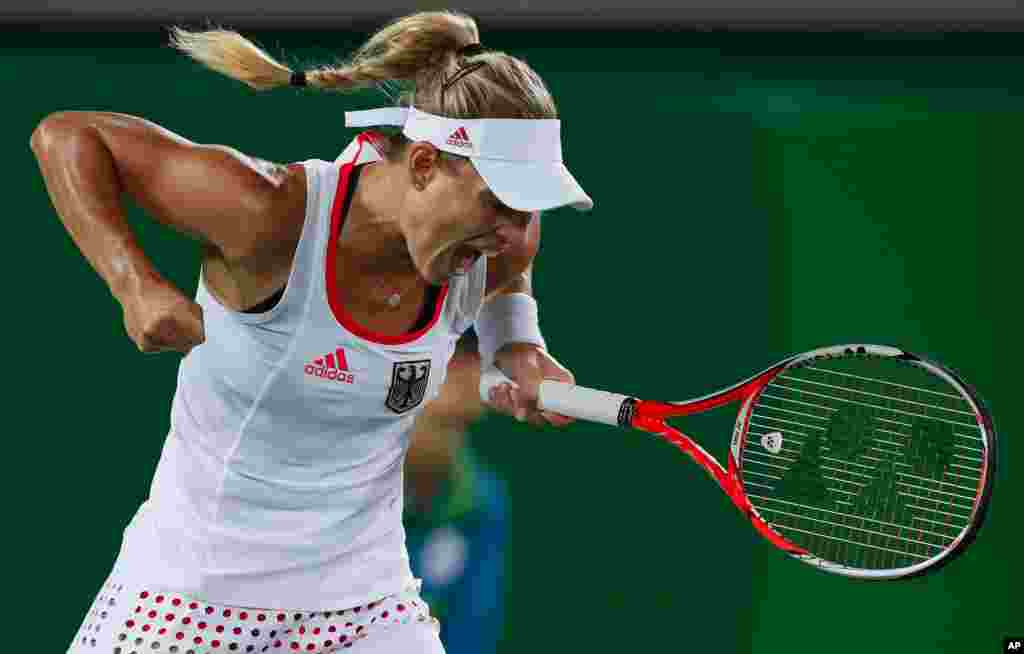 Germany's Angelique Kerber reacts after winning a set against Monica Puig of Puerto Rico in the gold medal match of the women's tennis competition at the 2016 Summer Olympics in Rio de Janeiro, Brazil, Aug. 13, 2016. 