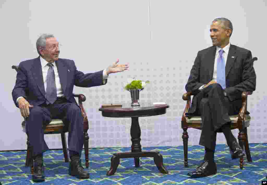U.S. President Barack Obama, right, meets with Cuban President Raul Castro during the Summit of the Americas in Panama City, Panama, April 11, 2015.