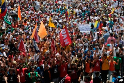 Venezuela Opposition Protesters Clash With Police as Blackout Lingers