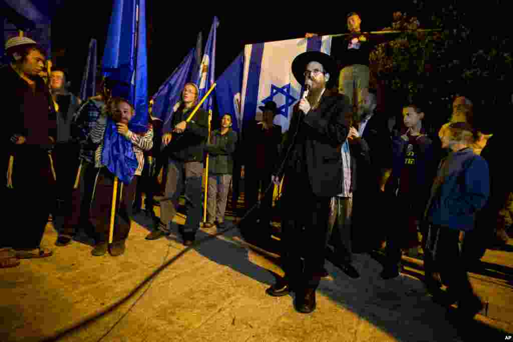 Right wing Israelis protest at the scene where Yehuda Glick, a rabbi and activist, who has pushed for greater Jewish access to Al Aqsa Mosque compound, survived an assassination attempt last week, in Jerusalem,&nbsp;Nov. 6, 2014. 