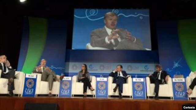 El panel del Banco Mundial reunió a líderes, ejecutivos y jóvenes emprendedores, quienes analizaron el rol de los empresarios y la juventud en el fomento del desarrollo en todo el mundo.