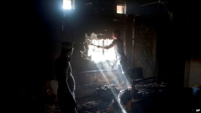 Ante este suceso, el Comité Internacional de la Cruz Roja (CICR) recordó en un comunicado que el uso de armas químicas está "absolutamente prohibido por el derecho internacional humanitario".