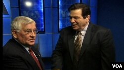 Νίκος Σταύρου και Γιώργος Μπίστης στο στούντιο της VOA στις εκλογές του 2004.