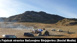 Ekološki aktivisti, koji su nedeljama protestovali zbog planiranih vojnih vježbi, kažu da je Sinjajevina "najveći pašnjak Balkana".