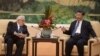 2016年12月2日美國前國務卿基辛格在北京人民大會堂與中國國家主席習近平見面資料照。