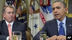 美国总统奥巴马2012年11月16号在美国国会众议院议长贝纳陪同下在白宫的罗斯福厅对记者讲话