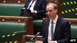 A handout photograph released by the UK Parliament shows Britain's Foreign Secretary Dominic Raab delivering a statement to a hybrid, socially distanced session in the House of Commons in London on November 26, 2020. - Britain on Thursday defended swingei