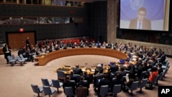 유엔 안전보장이사회가 18일 긴급회의를 열고 리비아 사태를 논의했다.