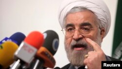 Presiden Iran yang baru terpilih berjanji akan mengambil sikap moderat dalam konferensi pers hari Senin 17/6 (foto: dok). 