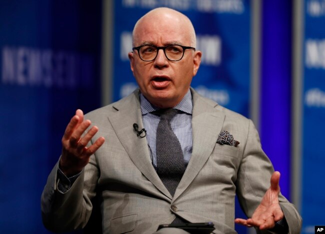 Tác giả Michael Wolff nói tất cả các phụ tá của ông Trump coi ông như một đứa trẻ.