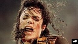 Michael Jackson in concert in 1998
