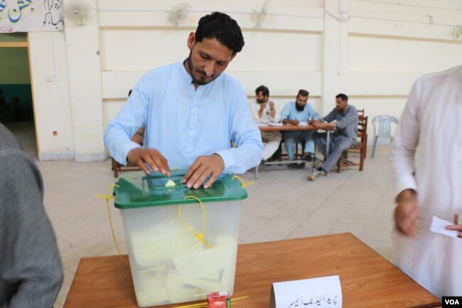 انتخابات میں حصہ لینے والی گیارہ خواتین امیدواروں میں سے صرف ایک کو کامیابی ملی۔