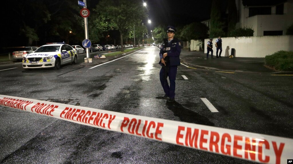 Полицейское оцепление рядом с мечетью в центре Крайстчерча, Новая Зеландия, 15 марта 2019 года