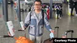 2021年1月28日郭飞雄从广州白云机场启程到上海转机赴美，当天晚上在浦东机场被禁止出境（郭飞雄友人分享图片）