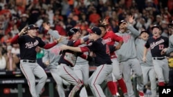 Klub Baseball Nationals merayakan kemenangan mereka setelah memenangi pertandingan ketujug seri dunia melawan Houston Astros di Houston, 30 Oktober 2019. 