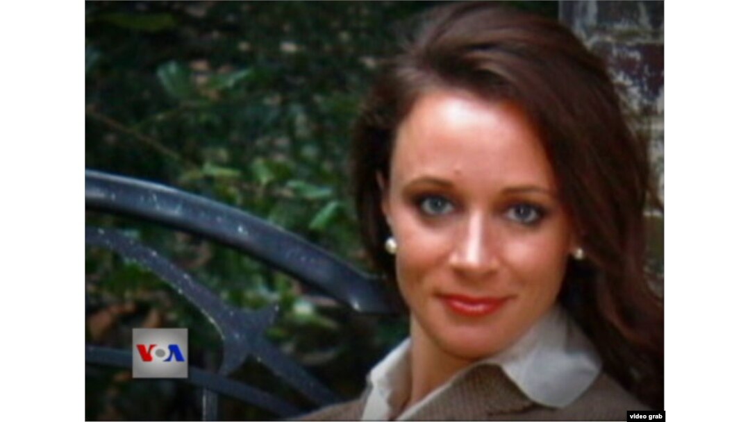 FBI phát hiện ra quan hệ ngoài hôn nhân giữa Tướng Petraeus và bà Paula Broadwell