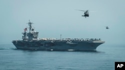 El Grupo de Ataque Carl Vinson está formando por un portaaviones, dos destructores de misiles guiados y un crucero de misiles guiados.