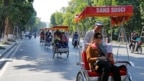 Du khách Trung Quốc đi xe xích lô, ngắm cảnh Hà Nội (ảnh tư liệu 1/12/2016)