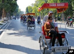 Chinese tourists ride rickshaws for sightseeing in Hanoi, Vietnam, Dec. 1, 2016.