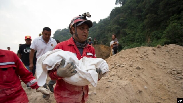 Aunque que se ha reportado 100 desaparecidos se estima que la cifra suba a 600 teniendo en cuenta que al menos 100 viviendas fueron destruidas.