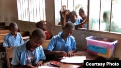 Contos das Crianças do Amanhã. Fábulas Tradicionais de Moçambique. Trabalho na classe. Escola Maringanha. Projecto Lara Ripoll
