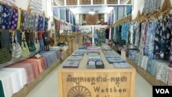 Watthan Artisans Cambodia, owned by woman entrepreneur Peang Sokha in Phnom Penh, Cambodia, October 12, 2017. (Khan Sokumnono/VOA Khmer)