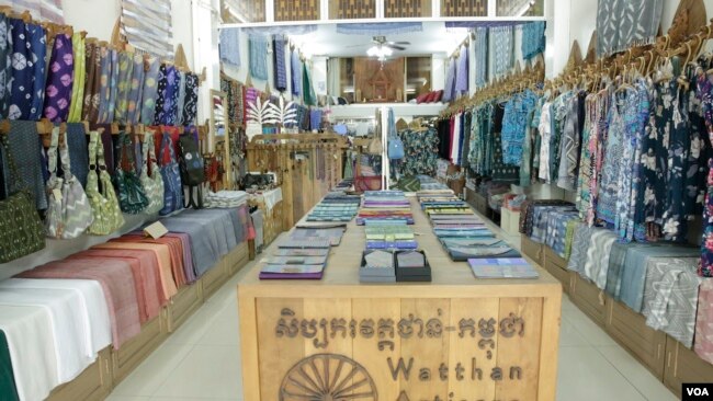 Watthan Artisans Cambodia, owned by woman entrepreneur Peang Sokha in Phnom Penh, Cambodia, October 12, 2017. (Khan Sokumnono/VOA Khmer)