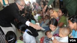 ကုလသမဂ္ဂ အထူးကိုယ်စားလှယ် ဗီဂျေး နမ်ဘီယား ကချင်ဒုက္ခသည်တွေကို တွေ့ဆုံ