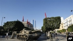 A tank guards the center of Tunis, 16 Jan. 2011. Tunisia sped toward a new future after its iron-fisted leader fled, with an interim president sworn in and ordering the country's first multiparty government to be formed.