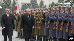 美国国防部长哈格尔访问波兰（2014年1月30日资料照片）