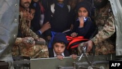 کماندو های پاکستانی برای نجات بازماندگان این رویداد شتافتند