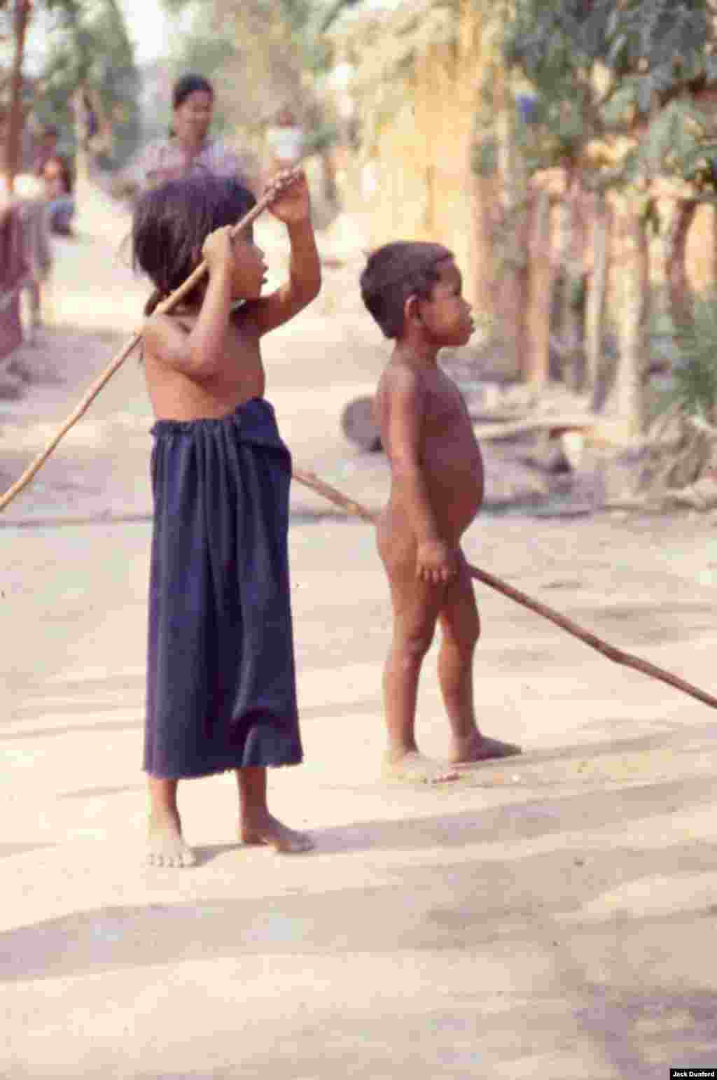 Children at Site B, February 1987. (Jack Dunford)