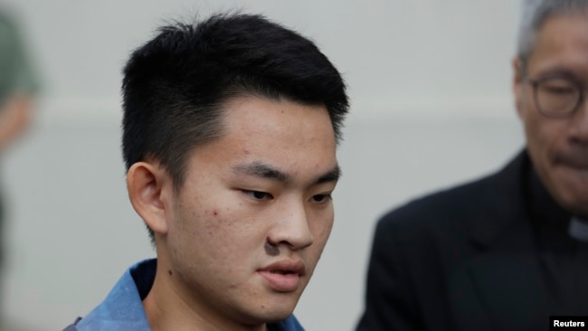 香港杀人凶嫌陈同佳2019年10月23日从香港监狱获释后对媒体讲话。
