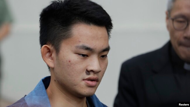 香港杀人凶嫌陈同佳2019年10月23日从香港监狱获释后对媒体讲话。