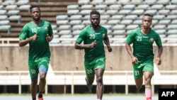 Des joueurs de l'équipe nationale kenyane s'entrainent au Kasarani Stadium de Nairobi, Kenya, le 20 mai 2019. 