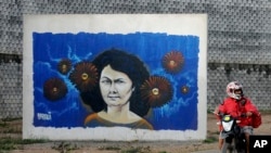 Mural de l'activiste et leader autochtone Berta Caceres à Tegucigalpa, Honduras, tuée le 31 janvier 2017