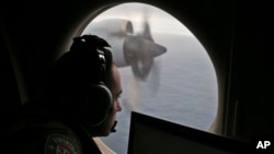 지난 2014년 3월 호주 공군기가 인도양 상공에서 실종된 말레이시아 MH370 여객기 수색 작업을 벌이고 있다.