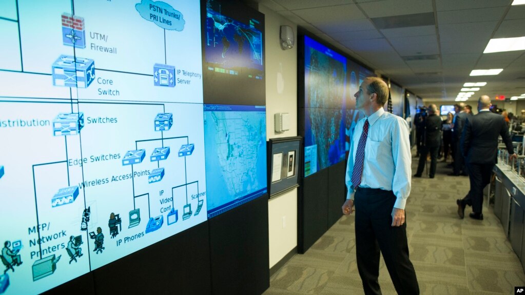 美国国土安全部下属的国家网络安全和讯息集成中心内一面巨大的屏幕。(photo:VOA)