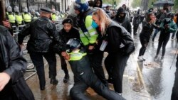 လန်ဒန်မြို့တော် ဆန္ဒပြပွဲအတွင်း ရဲတပ်ဖွဲ့ဝင်တချို့ ထိခိုက်ဒဏ်ရာရ