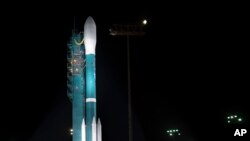 La fusée Delta II de la United Launch Alliance (ULA) avec le satellite de la NASA Ice, Cloud et le satellite Altation Satellite-2 (ICESat-2) à la base aérienne de Vandenberg, Californie, 15 septembre 2018. 