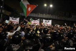 Demonstrators clash with police during a protest near the Prime Minister's office in Amman, Jordan June 6, 2018.