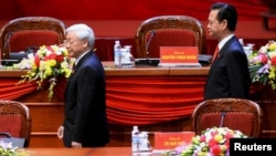 Tổng bí thư Nguyễn Phú Trọng và Thủ tướng Nguyễn Tấn Dũng tại Đại hội đảng 12 hôm 21/1.