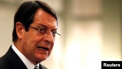 El presidente de Chipre, Nicos Anastasiades, ha dicho que su país continuará aferrado al euro.